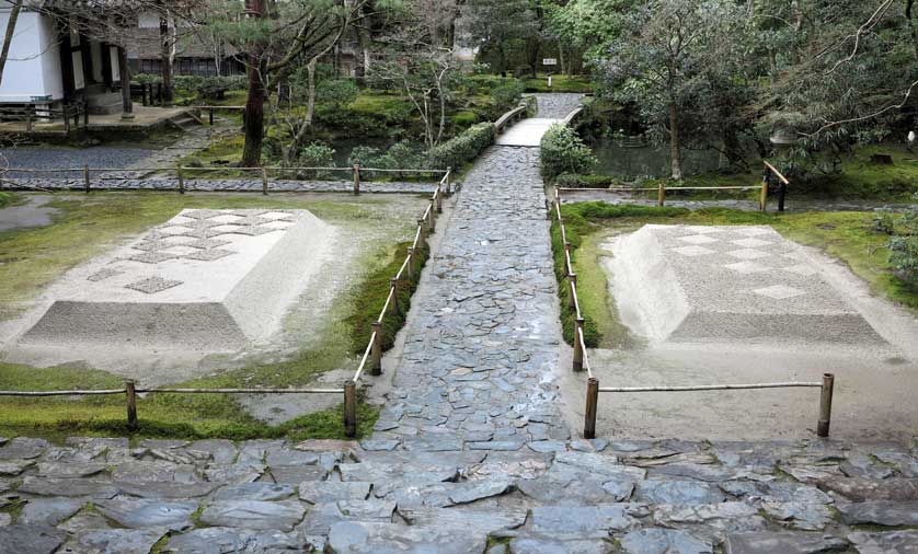 Honen-in sand sculpture, Higashiyama, Kyoto.