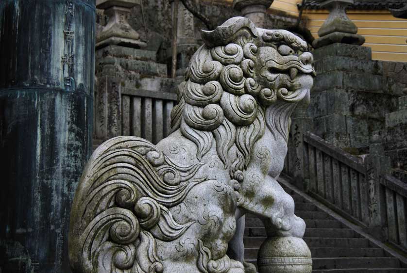 Okazaki style komainu at Kotahira Shrine in Kagawa, Shikoku.