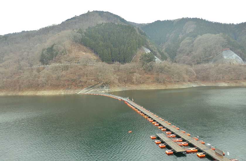 Mugiyama-Ukihashi Pontoon Bridge, Okutama Lake, Tokyo, Japan.