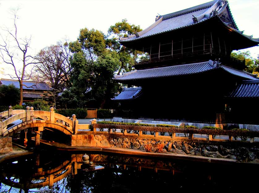 Shofukuji Temple bridge and gate, Fukuoka