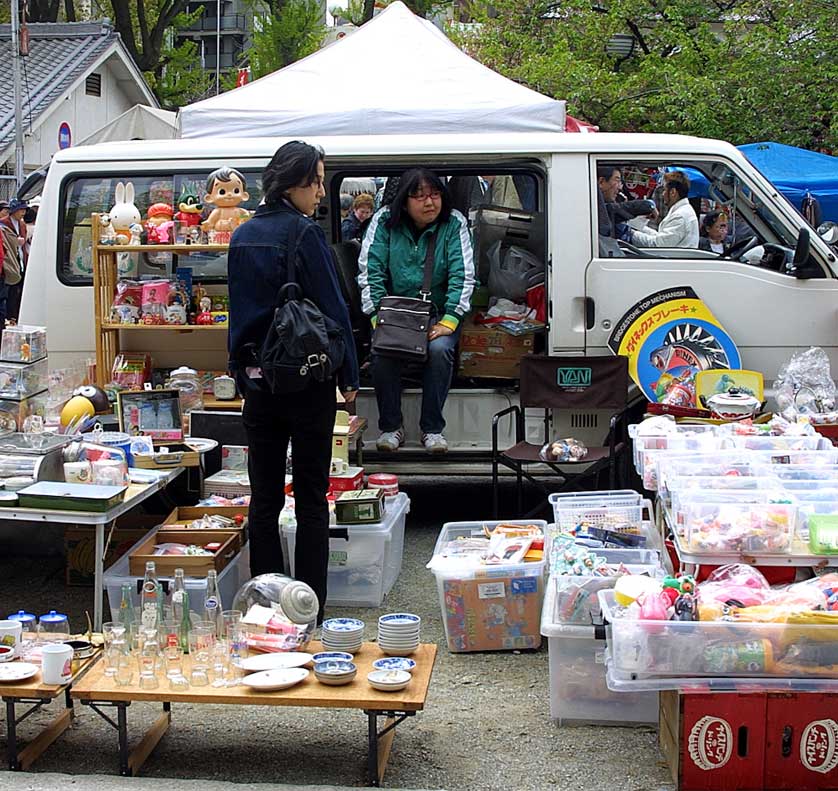 Tennoji Temple flea market, Kansai, Japan.