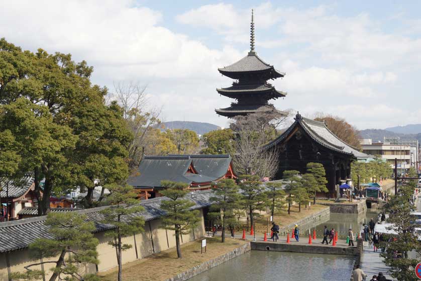 Toji market, Toji Temple, Kyoto.