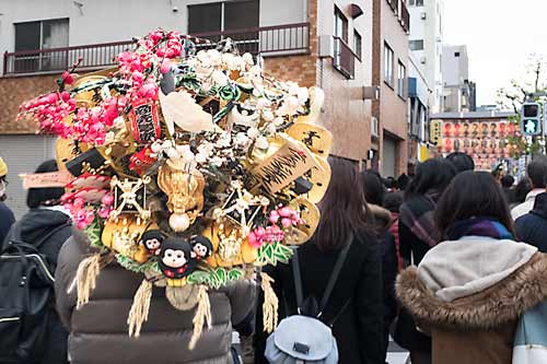 Newly purchased kumade at Tori no Ichi, Otori Shrine, Senzoku, Tokyo, Japan.