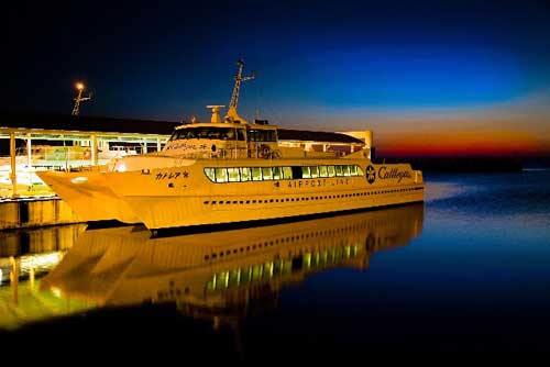 High speed boat at Nagashi Machi, Tsu.