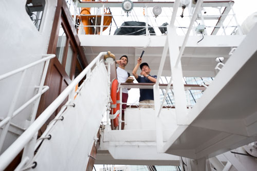 Guide on the Nippon Maru, Yokohama Port Museum.