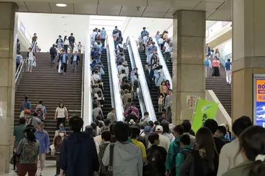 Kawasaki Station concourse