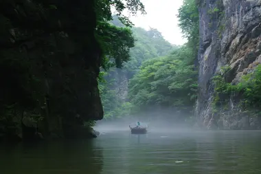 Les brumeuses gorges de Geibike