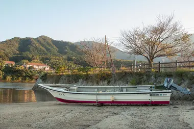 Petit bateau sur une côte de Yakushima