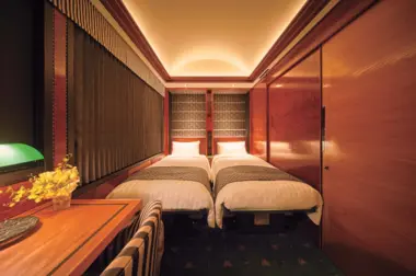 Chambre double sur le Twilight Express Mizukaze de nuit