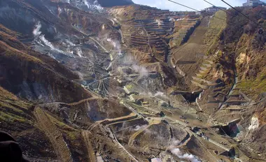 Vue de la vallée d'Owakudani depuis le téléphérique de Hakone