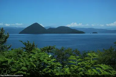 Le lac toya (Hokkaidô)