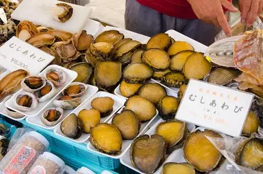 Fresh seafood at Wajima morning market