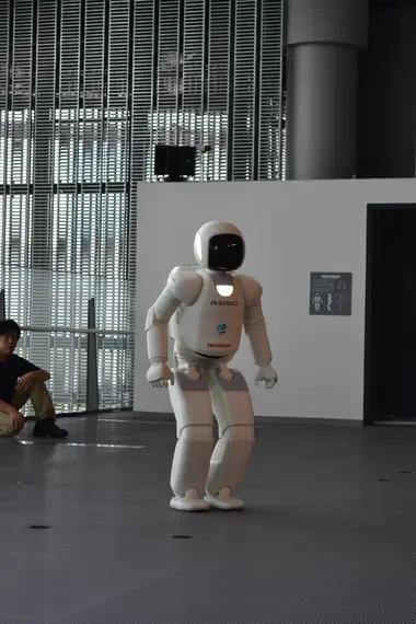 robot-asimo-miraikan