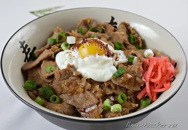 Gyudon seasoned with shichimi