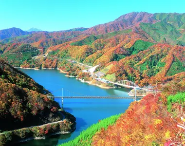 Le lac Kuzuryu en automne