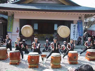 Des joueurs de taiko