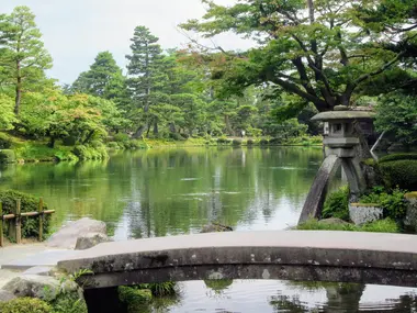 Los verdes del Kenrokuen en verano son deslumbrantes