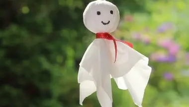 Accrocher des teru teru bozu