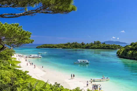 Von allen Stränden in Okinawa ist Kabira auf der Insel Ishigaki wohl einer der magischsten. 