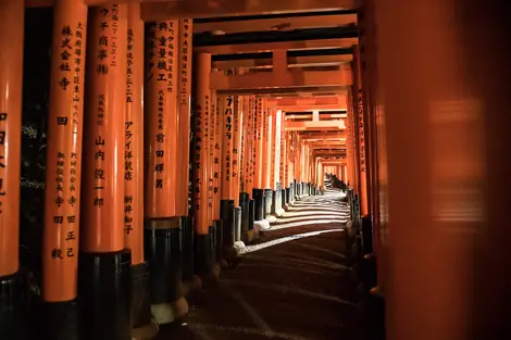 Visitez Fushimi Inari, le plus grand sanctuaire de Kyoto