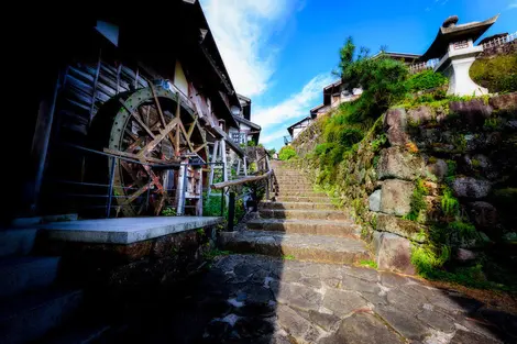 Walk the Nakasendo road, between Tsumago and Magome in Japanese Alps