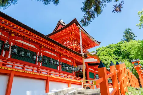 Laternen im Kasuga-Schrein, Nara-Park, UNESCO-Weltkulturerbe