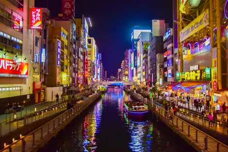 Dotonbori ist die lebhafteste Gegend von Osaka, der Lebensmittelhauptstadt Japans