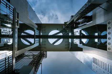 Umeda Sky Building: Genießen Sie von diesem riesigen Wolkenkratzer aus einen Blick auf die Stadt