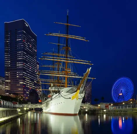 El puerto de Yokohama por la noche