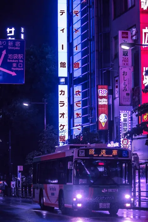 Autobús de la línea Toshima en Ikebukuro, Tokio