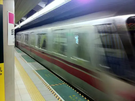 Train on the Ōedo Line