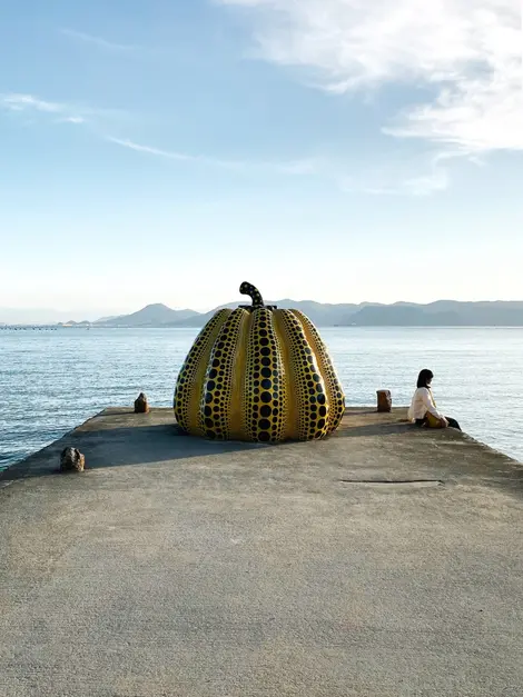 yayoi kusama citrouille ile naoshima oeuvre art contemporain