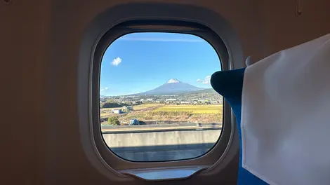 shinkansen window seat mount fuji view