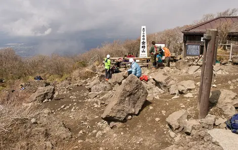 Les randonneurs sur le mont Kintoki