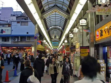 Les galeries commerçantes de Demachi Shotengai à Kyoto.