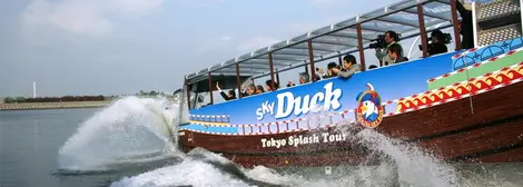 Il grande tuffo, quando l'autobus Sky Duck diventa un battello.