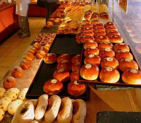 En las pastelerías japonesas muchos de los bollos tienen azuki. De alguna manera es como el chocolate japonés.