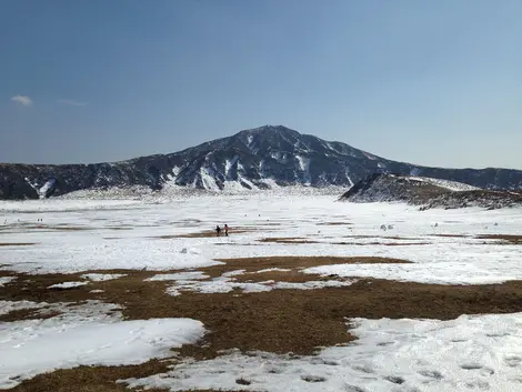 La planicie de Kusasenri y el Monte Eboshi.