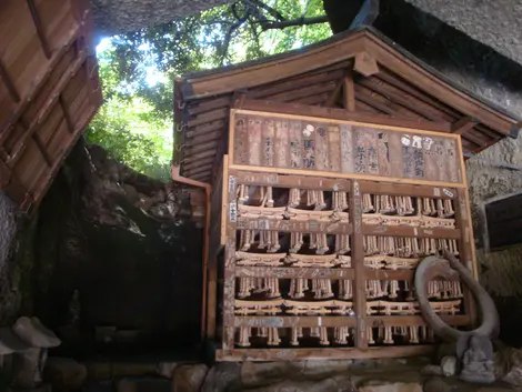 Interior of Zeniarai benzaiten