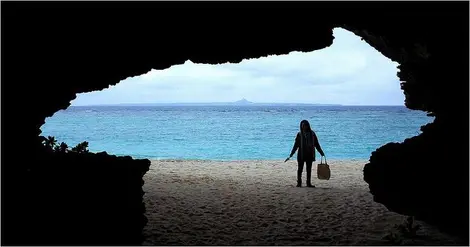 Vista a Ie-jima desde la playa de Sesoko en Okinanwa