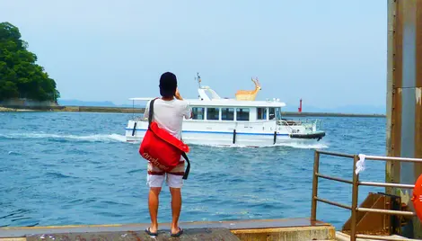 Le petit bateau qui mène de Shikoku à Kashima.