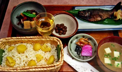 Plateau repas avec riz aux châtaignes