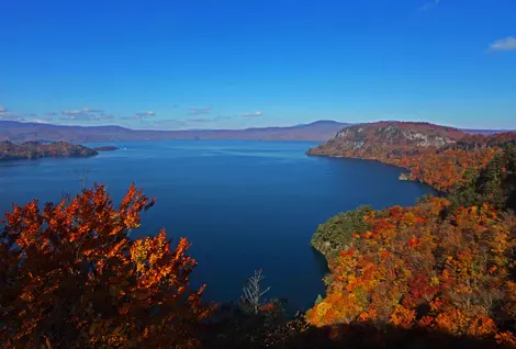 Le lac Towada en automne