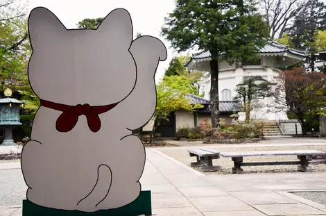 Le gardien du temple Gotoku-ji n'est autre qu'un maneki-neko géant.