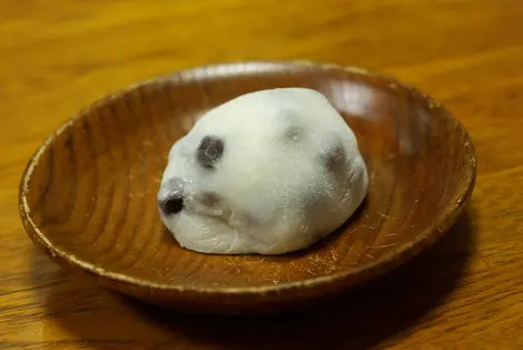 Le mame daifuku contient des haricots rouges entiers. 