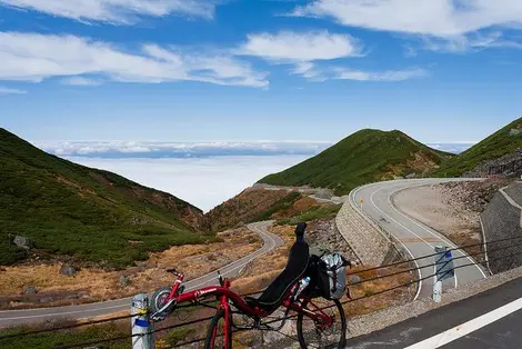 La ruta Norikura skyline lleva a la cima del monte Norikura, cerca de Takayama y de los alpes japoneses.