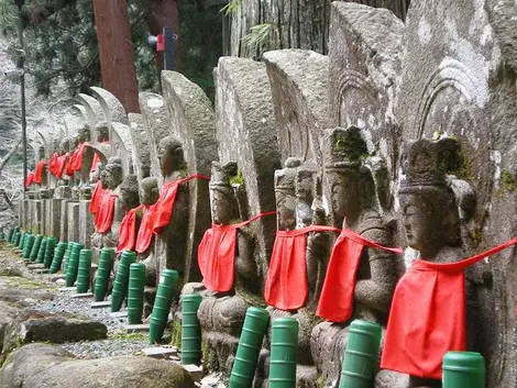 Los jizô del templo Muroji en Nara.