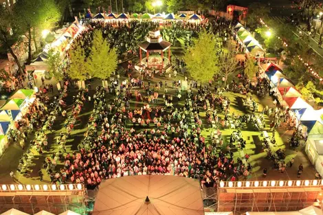 Vista aérea del festival de sake de Saijo (Higashi-hiroshima).