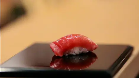 El sushi preparado por el chef Jiro Ono es tan bello como una joya.