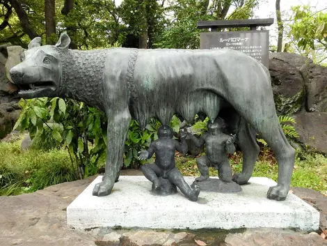 La Louve Capitoline du parc Hibiya offerte par les autorités italiennes au Japon en 1952